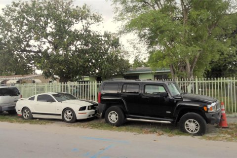 House in Miami, Florida 3 bedrooms, 82.5 sq.m. № 2026083 - photo 2