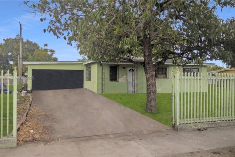 House in Miami, Florida 3 bedrooms, 82.5 sq.m. № 2026083 - photo 5