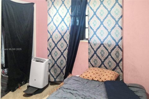 House in Miami, Florida 3 bedrooms, 82.5 sq.m. № 2026083 - photo 26