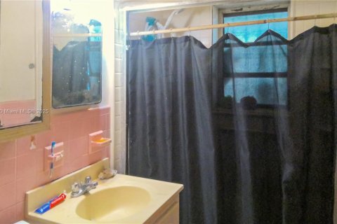 House in Miami, Florida 3 bedrooms, 82.5 sq.m. № 2026083 - photo 21
