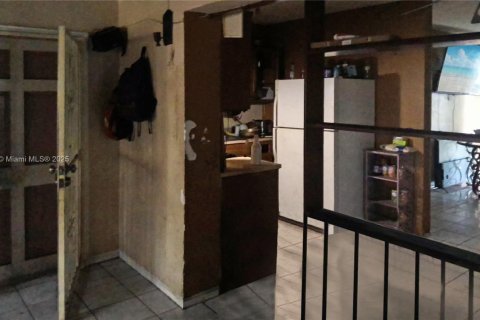 House in Miami, Florida 3 bedrooms, 82.5 sq.m. № 2026083 - photo 11