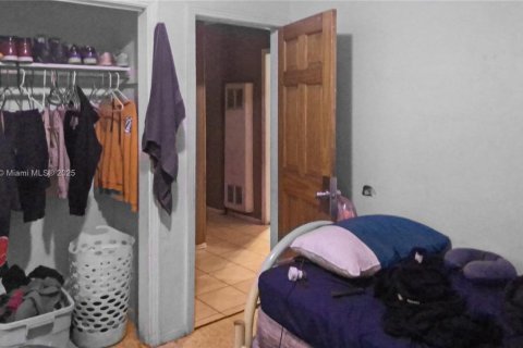 House in Miami, Florida 3 bedrooms, 82.5 sq.m. № 2026083 - photo 24