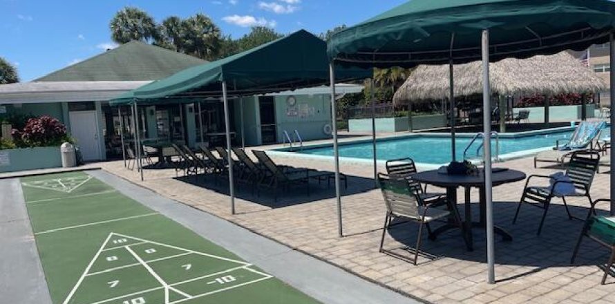 Townhouse in Deerfield Beach, Florida 2 bedrooms, 85.47 sq.m. № 1121186