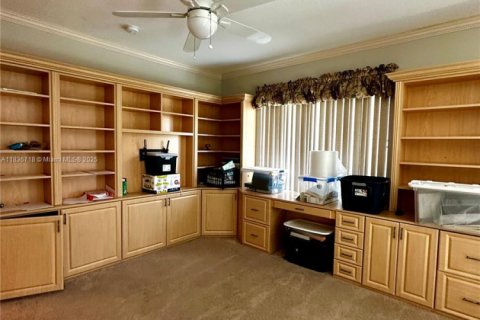 House in Jupiter, Florida 5 bedrooms, 305.28 sq.m. № 1821644 - photo 11