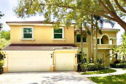 House in Jupiter, Florida 5 bedrooms, 305.28 sq.m. № 1821644 - photo 1