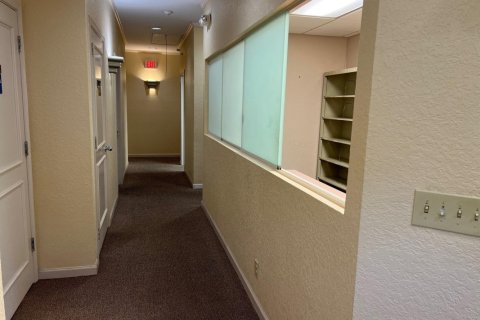 Commercial property in Boynton Beach, Florida № 810215 - photo 1