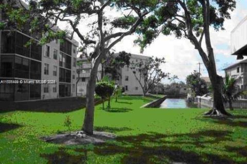 Condo in Oakland Park, Florida, 2 bedrooms  № 1864243 - photo 14