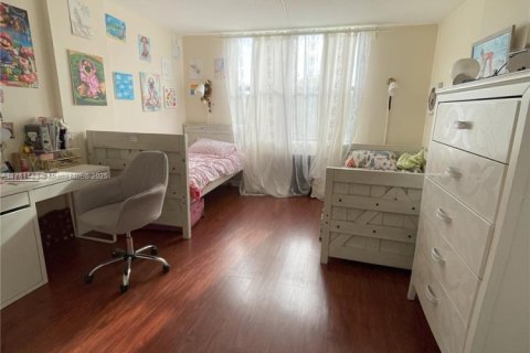 Condo in Oakland Park, Florida, 2 bedrooms  № 1864243 - photo 9