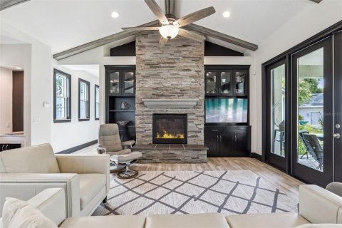 Villa ou maison à vendre à Lake Mary, Floride: 2 chambres, 193.89 m2 № 2388183 - photo 3