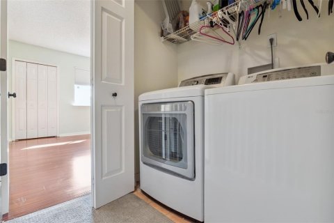 Townhouse in Winter Springs, Florida 3 bedrooms, 135.64 sq.m. № 2197396 - photo 10