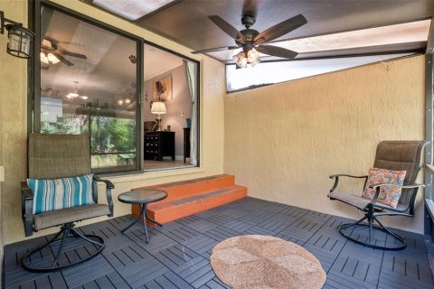 Townhouse in Winter Springs, Florida 3 bedrooms, 135.64 sq.m. № 2197396 - photo 11