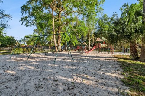 Townhouse in Winter Springs, Florida 3 bedrooms, 135.64 sq.m. № 2197396 - photo 18