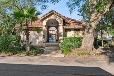 Townhouse in Winter Springs, Florida 3 bedrooms, 135.64 sq.m. № 2197396 - photo 14
