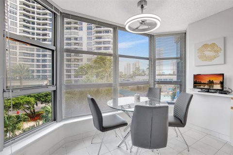 Condominio en venta en Aventura, Florida, 2 dormitorios, 134.43 m2 № 1698032 - foto 18