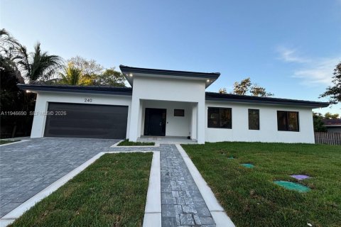 Casa en venta en Miami, Florida, 4 dormitorios № 2002653 - foto 2