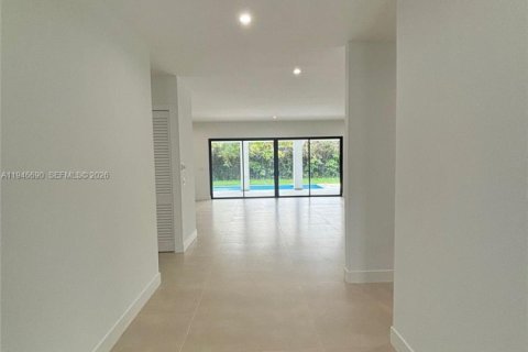 Casa en venta en Miami, Florida, 4 dormitorios № 2002653 - foto 5