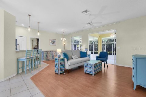 House in North Fort Myers, Florida 3 bedrooms, 121.24 sq.m. № 1821088 - photo 3