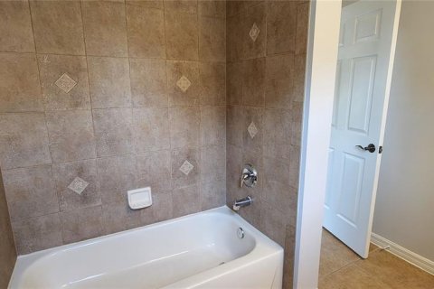 Снять в аренду виллу или дом в Уинтер-Гарден, Флорида 5 комнат, 188.22м2, № 1622906 - фото 13