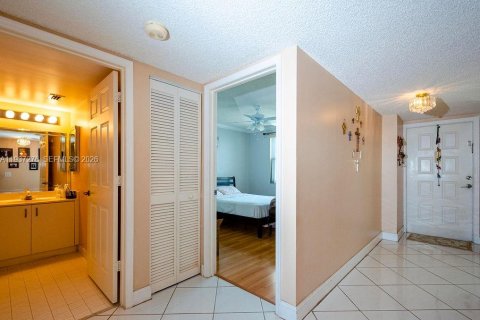 Copropriété à vendre à Sunrise, Floride: 2 chambres, 127.28 m2 № 1995133 - photo 11