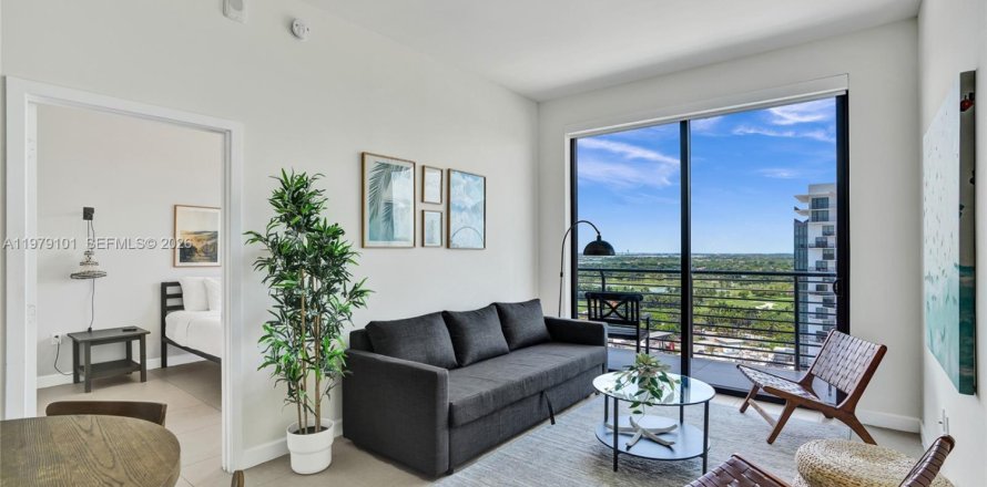 Кондоминиум с 2 спальнями в Дорал, Флорида № 2049111