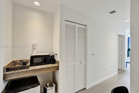 Купить кондоминиум в Дорал, Флорида 2 спальни, 94.39м2, № 2049111 - фото 29