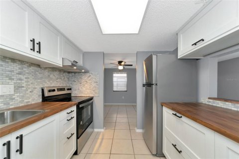 Condo in Bradenton, Florida, 2 bedrooms  № 2208197 - photo 9