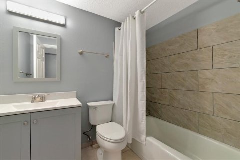 Condo in Bradenton, Florida, 2 bedrooms  № 2208197 - photo 15