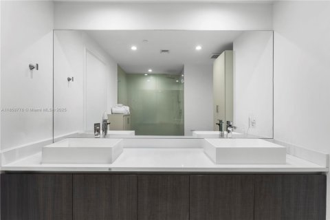 Condo in Bay Harbor Islands, Florida, 2 bedrooms  № 1887364 - photo 12