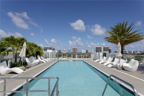 Condo in Bay Harbor Islands, Florida, 2 bedrooms  № 1887364 - photo 17