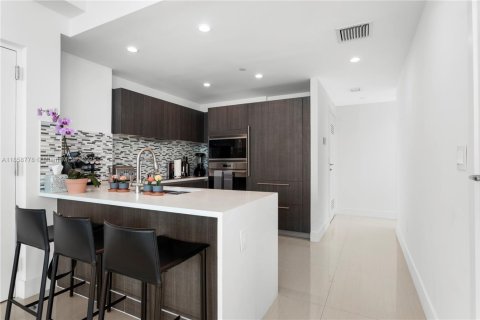 Condo in Bay Harbor Islands, Florida, 2 bedrooms  № 1887364 - photo 8
