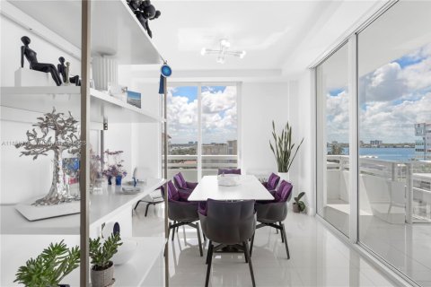 Condo in Bay Harbor Islands, Florida, 2 bedrooms  № 1887364 - photo 3