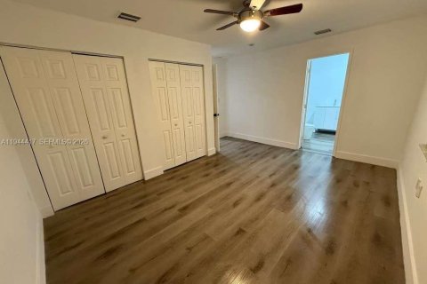 Villa ou maison à louer à Miami, Floride: 3 chambres, 222.97 m2 № 2001649 - photo 4