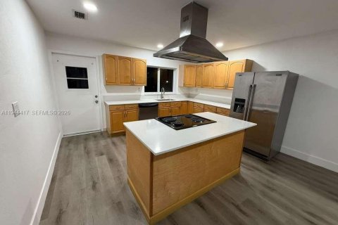 Villa ou maison à louer à Miami, Floride: 3 chambres, 222.97 m2 № 2001649 - photo 2