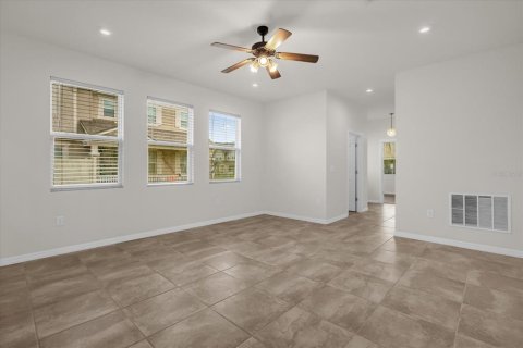 Villa ou maison à vendre à Kissimmee, Floride: 3 chambres, 158.49 m2 № 2142578 - photo 4