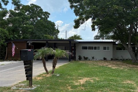 Villa ou maison à Titusville, Floride 3 chambres, 121.98 m2 № 2100614