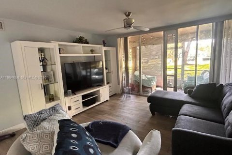 Copropriété à vendre à Tamarac, Floride: 3 chambres, 136.47 m2 № 2048654 - photo 3