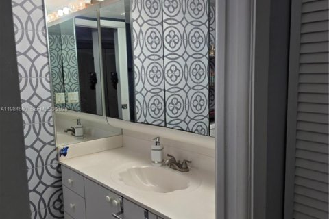 Copropriété à vendre à Tamarac, Floride: 3 chambres, 136.47 m2 № 2048654 - photo 15