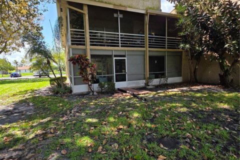 Copropriété à vendre à Tamarac, Floride: 3 chambres, 136.47 m2 № 2048654 - photo 27