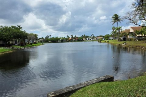 Condo à Tamarac, Floride, 3 chambres  № 2048654