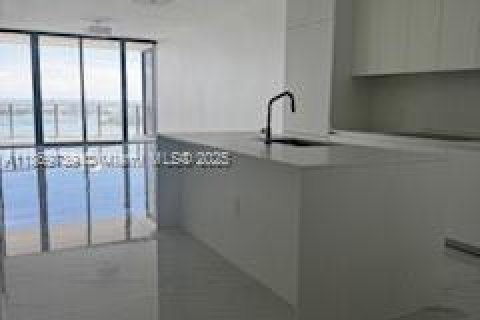 House in Miami, Florida 3 bedrooms, 165.64 sq.m. № 1896887 - photo 11