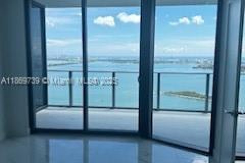 House in Miami, Florida 3 bedrooms, 165.64 sq.m. № 1896887 - photo 13