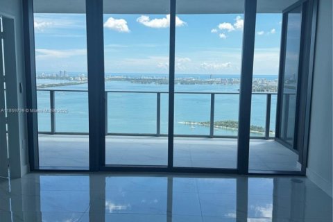 House in Miami, Florida 3 bedrooms, 165.64 sq.m. № 1896887 - photo 8