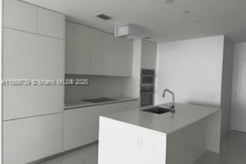 House in Miami, Florida 3 bedrooms, 165.64 sq.m. № 1896887 - photo 10