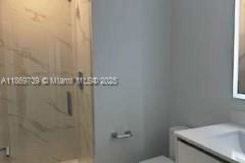 House in Miami, Florida 3 bedrooms, 165.64 sq.m. № 1896887 - photo 17