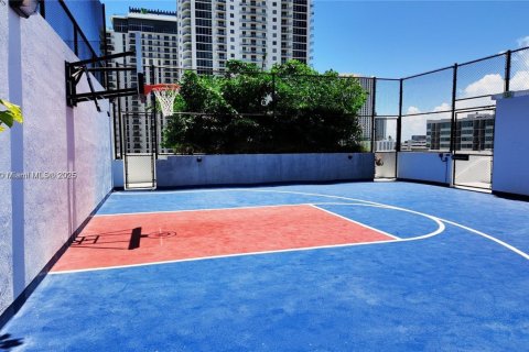 House in Miami, Florida 3 bedrooms, 165.64 sq.m. № 1896887 - photo 24