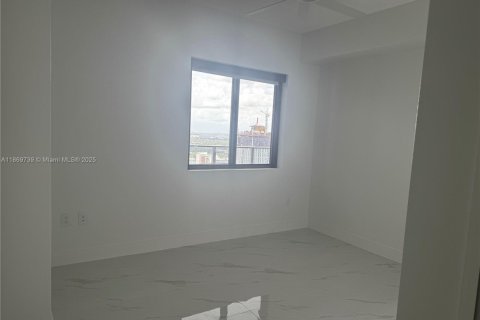 House in Miami, Florida 3 bedrooms, 165.64 sq.m. № 1896887 - photo 26