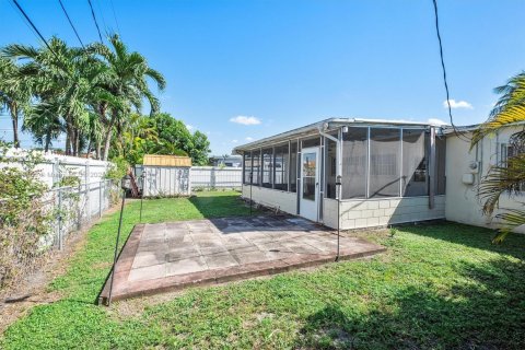 Casa en venta en Miami, Florida, 3 dormitorios, 167.69 m2 № 1965860 - foto 24