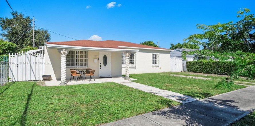 Casa en Miami, Florida 3 dormitorios, 167.69 m2 № 1965860