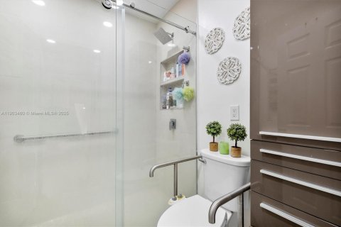 Casa en venta en Miami, Florida, 3 dormitorios, 167.69 m2 № 1965860 - foto 19