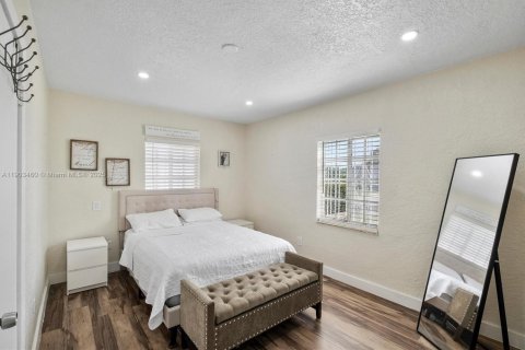Casa en venta en Miami, Florida, 3 dormitorios, 167.69 m2 № 1965860 - foto 9